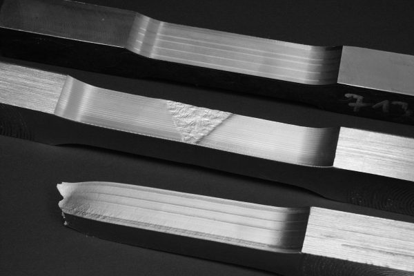 Uhlig-ZfP-Prüfverfahren-Zufversuch-Flachzugprobe